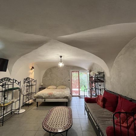 Les Gites Du Mas Des Cigales Ним Экстерьер фото